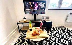 The New-Yorker - Hyper Centre- 2Mn Gare Sncf - Wi-Fi Netflix Gratuit